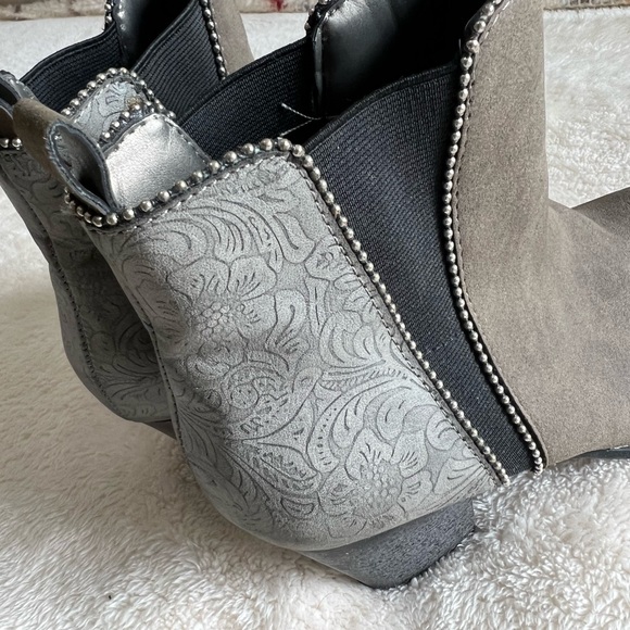 Gorgeous green booties! - Picture 3 of 3